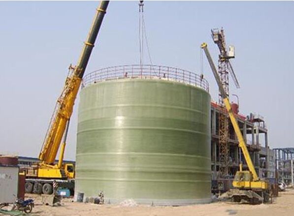 玻璃鋼儲(chǔ)罐施工現(xiàn)場(chǎng)實(shí)拍大圖